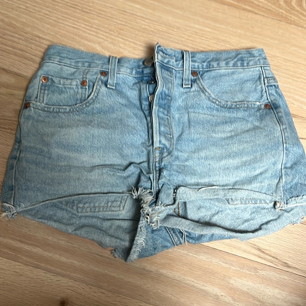 Button up Levi jean shorts, size 28